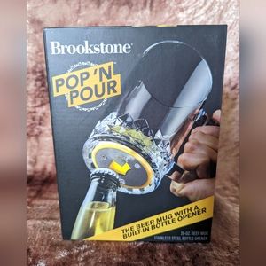 NEW in box Brookstone Pop’N Pour Mug